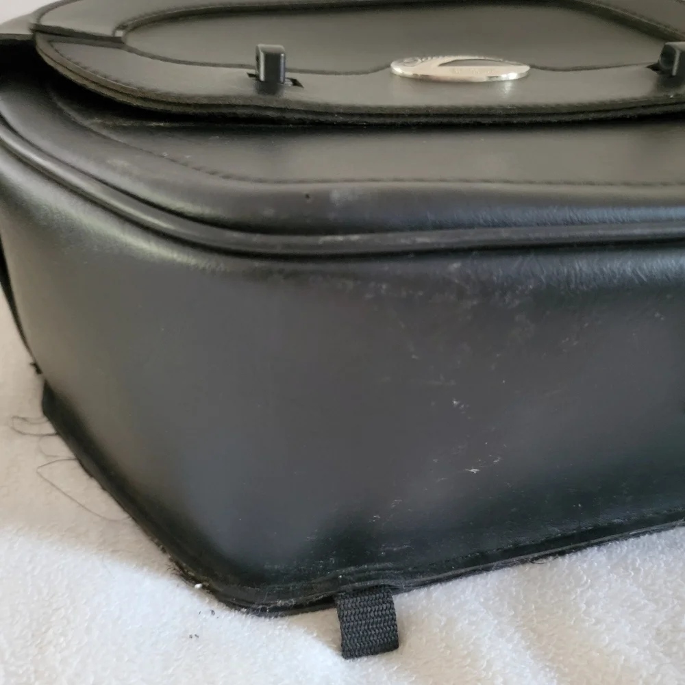 Saddlemen Small Left Side Black Motorcycle Saddlebag Slant Criusin